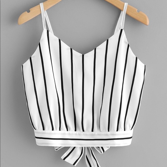 Striped Knotted Crop Top - Picture 2 of 3